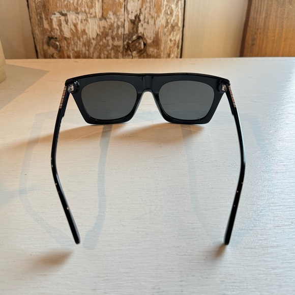 Burberry Sunglasses BE4318 - Picture 8 of 16